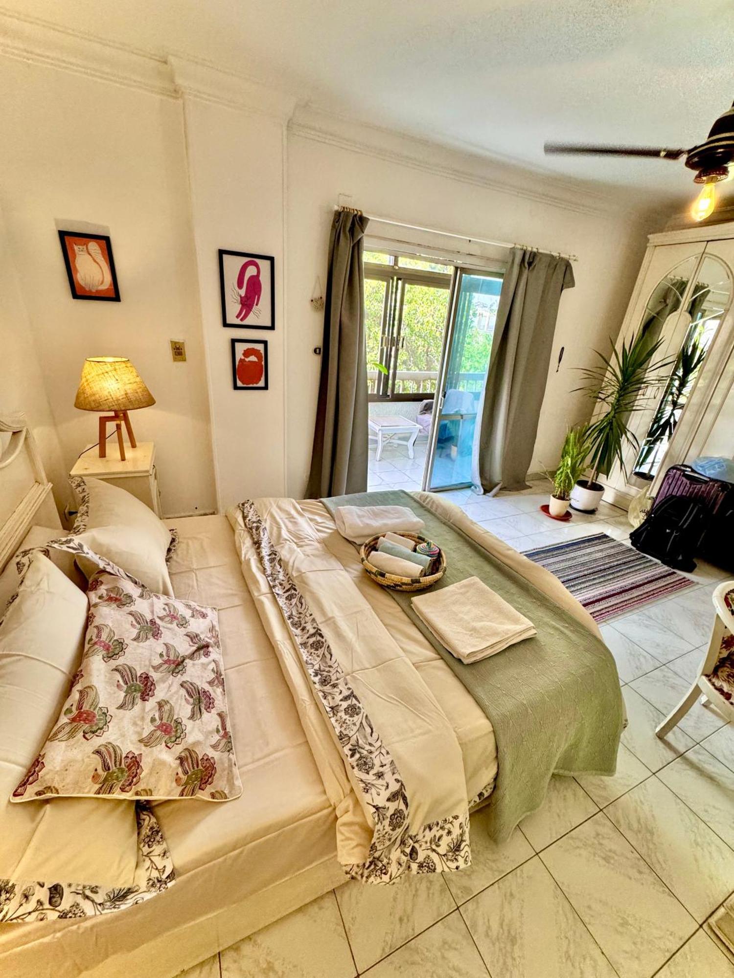 Large Room With Its Own Balcony El El Cairo Exterior foto